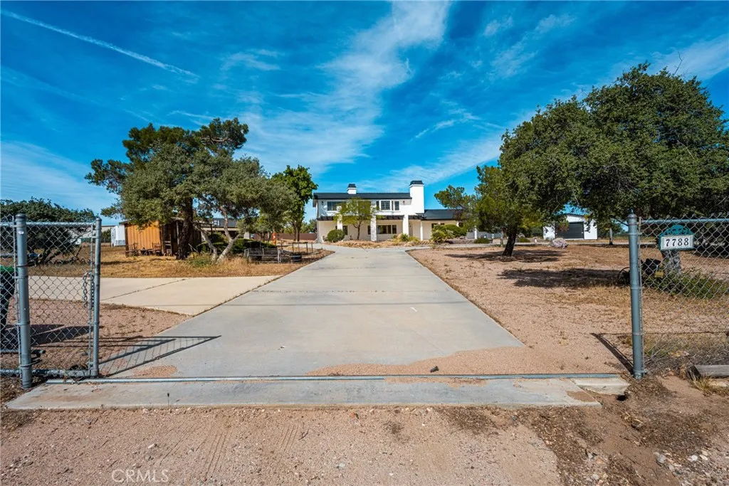 7788 Columbine, Oak Hills, CA, 92344