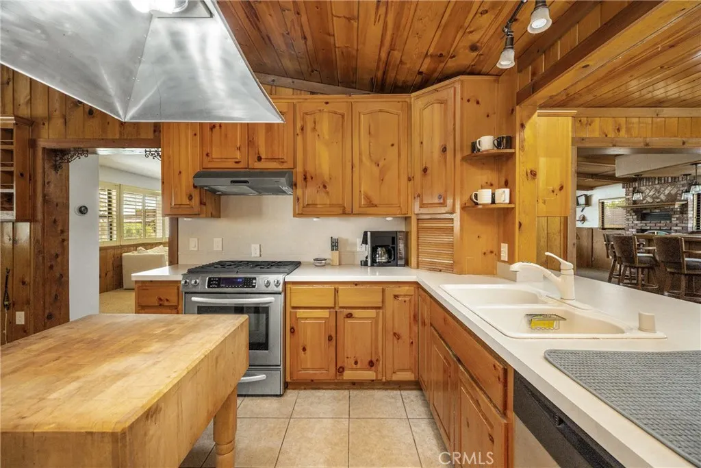 7788 Columbine, Oak Hills, CA, 92344