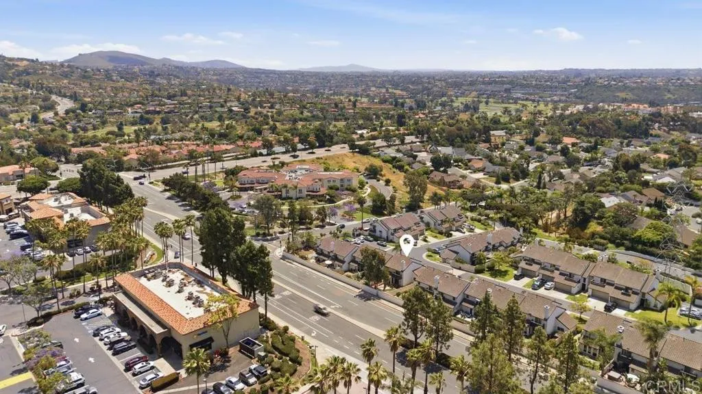 https://cdn.realtyfeed.com/cdn/127/306702622/18bca3b0723dad9bcf054e474bba7e21.webp