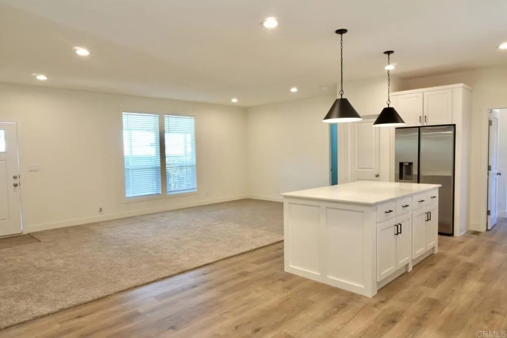 https://cdn.realtyfeed.com/cdn/127/306702733/1e1b59b35da8d6fca05e6180dd6d1c2d.webp