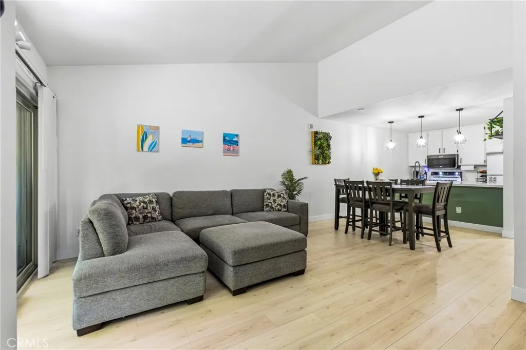 https://cdn.realtyfeed.com/cdn/127/306702795/97ab2ff3b8fde34140678ba35db42714.webp