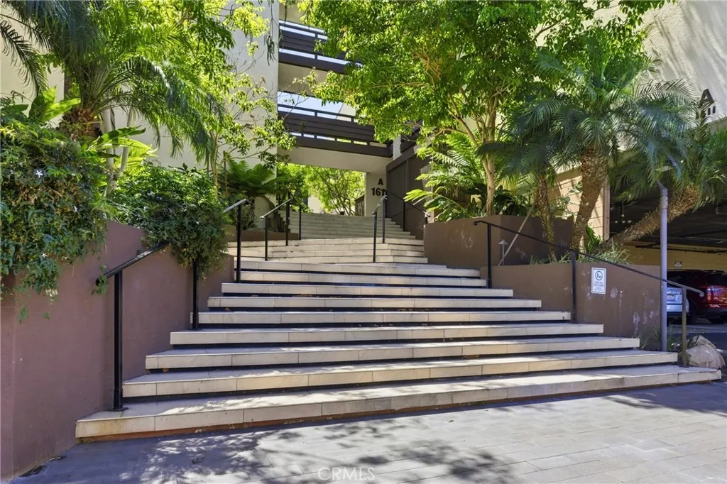 https://cdn.realtyfeed.com/cdn/127/306702795/f3654f068d568c4b386abe35c9bbe6a7.webp