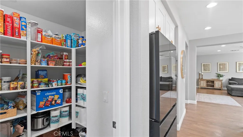 https://cdn.realtyfeed.com/cdn/127/306702812/bfe5e1e977f8a84a90dfa86f814757dc.webp