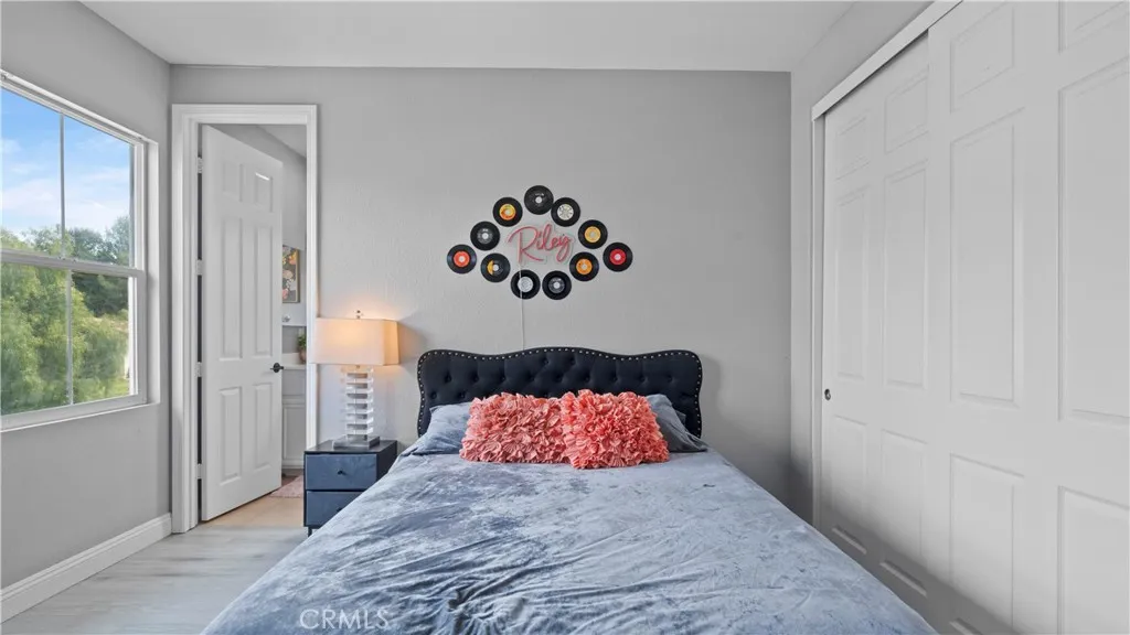 https://cdn.realtyfeed.com/cdn/127/306702812/ec0af13611c8239cc8a948eb7e5acfd1.webp