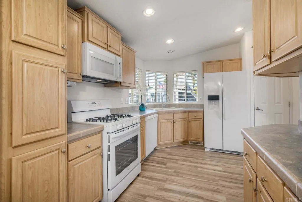 https://cdn.realtyfeed.com/cdn/127/306702831/792e6ee1f8547917f995f5fb48a1254f.webp
