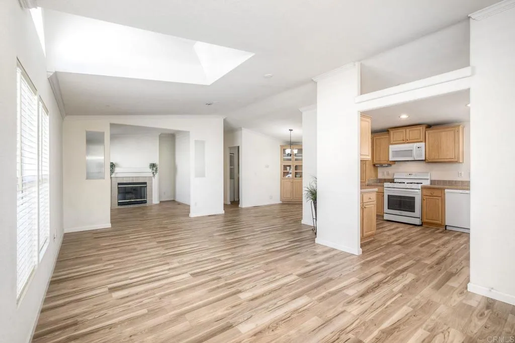 https://cdn.realtyfeed.com/cdn/127/306702831/f633f6b1bc79b8fc8218abf6b9e91c29.webp