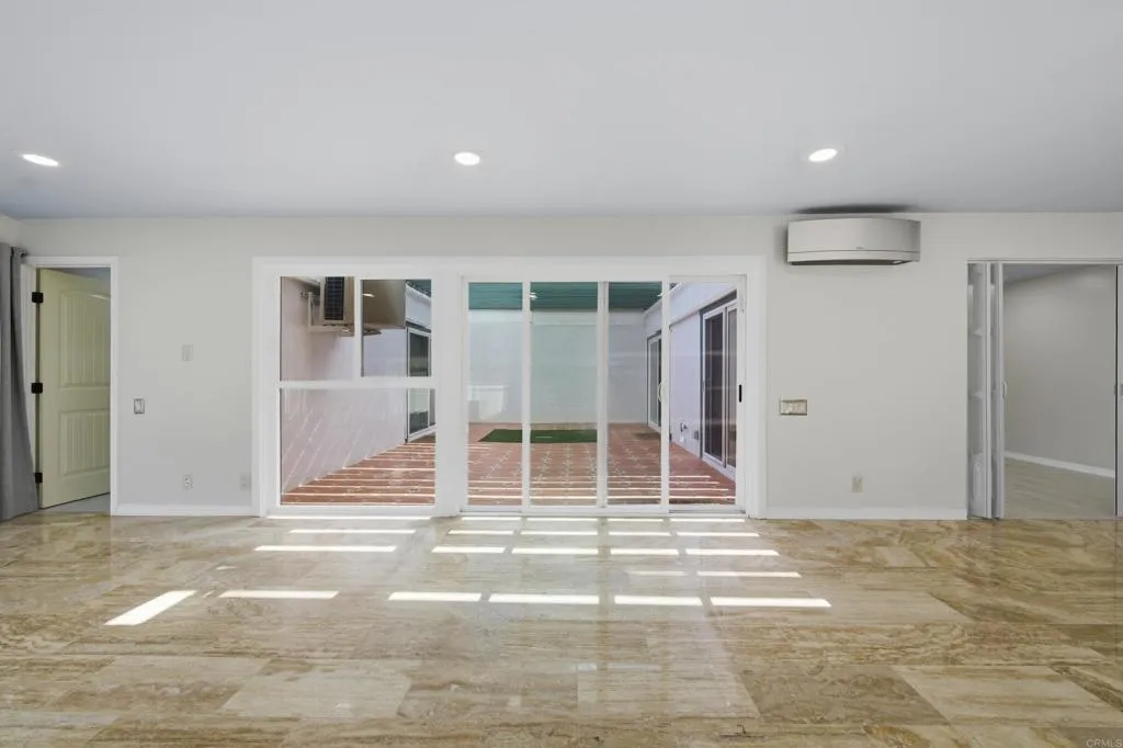 https://cdn.realtyfeed.com/cdn/127/306702832/01792cac1564fe7a3e0c4f7c169f34f4.webp