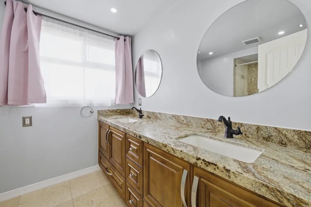 https://cdn.realtyfeed.com/cdn/127/306702832/7268a1991d7f5fbf38949024f6dda8c0.webp
