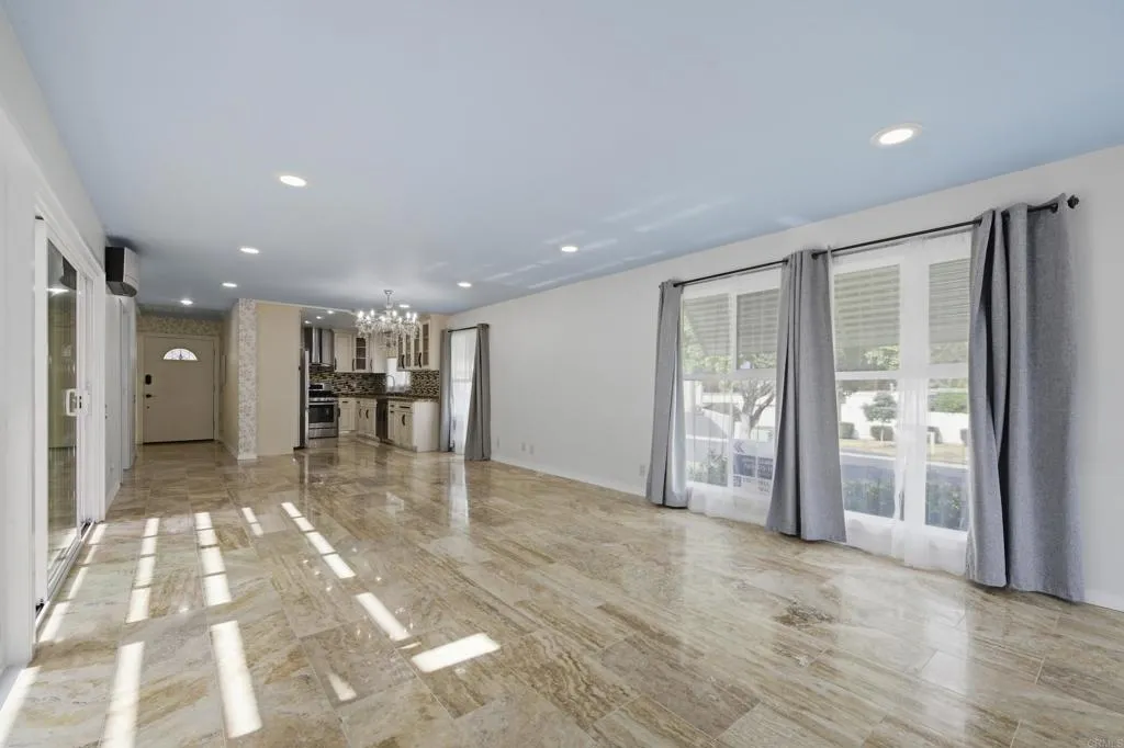 https://cdn.realtyfeed.com/cdn/127/306702832/98dc7d44e5ca53a47dece111604ddb7d.webp