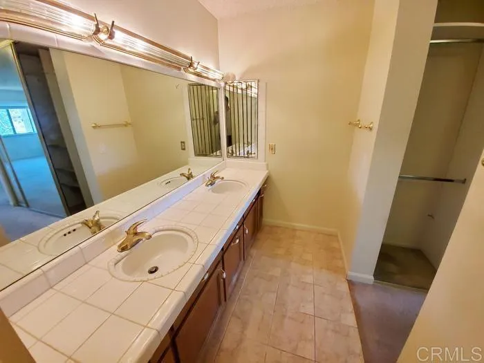 2625 Pirineos Way UNIT 323, Carlsbad, CA, 92009