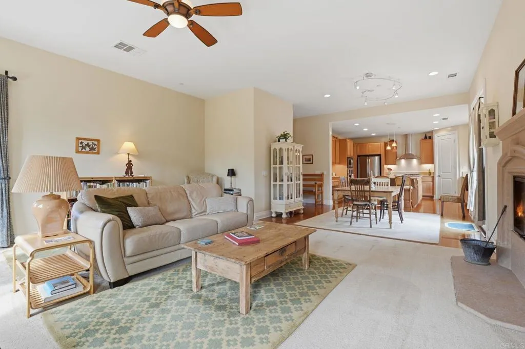 https://cdn.realtyfeed.com/cdn/127/306702855/2738c8ba7ace3e40f13d396c9a14f2b8.webp