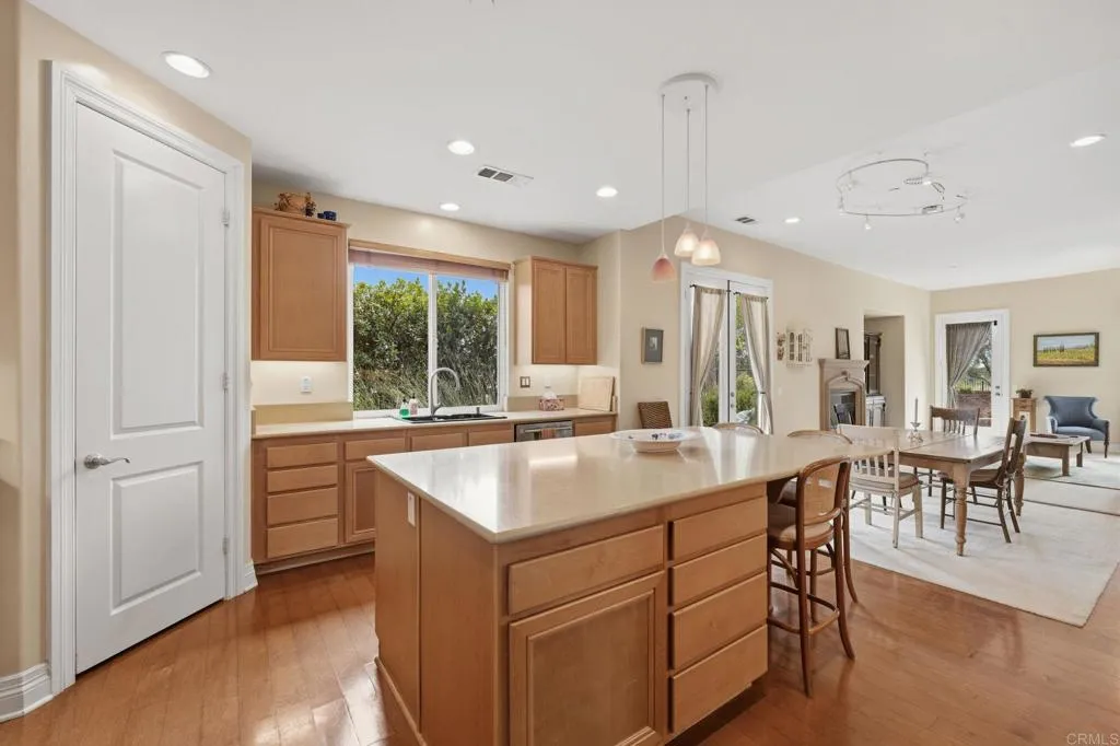 https://cdn.realtyfeed.com/cdn/127/306702855/cbaeecbd94311dcde3bda6aee7ca7ef2.webp
