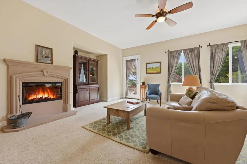 https://cdn.realtyfeed.com/cdn/127/306702855/e7efc1ec2bf21ff3e9feb9be86c936da.webp