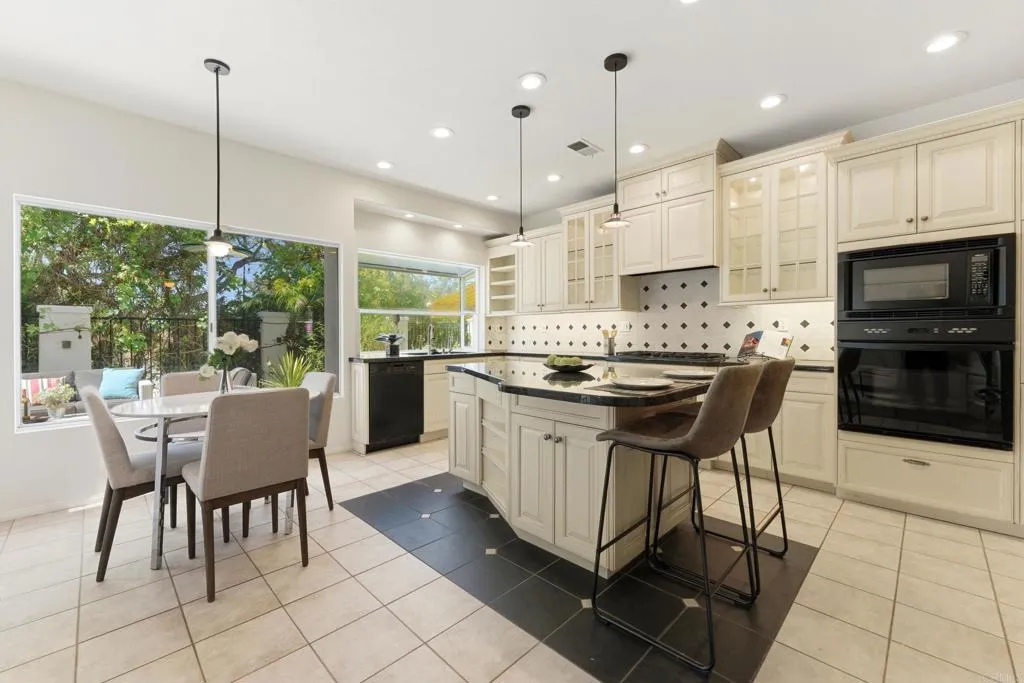 https://cdn.realtyfeed.com/cdn/127/306702881/65815796f3ed677a13c7cc8aa8967dc9.webp