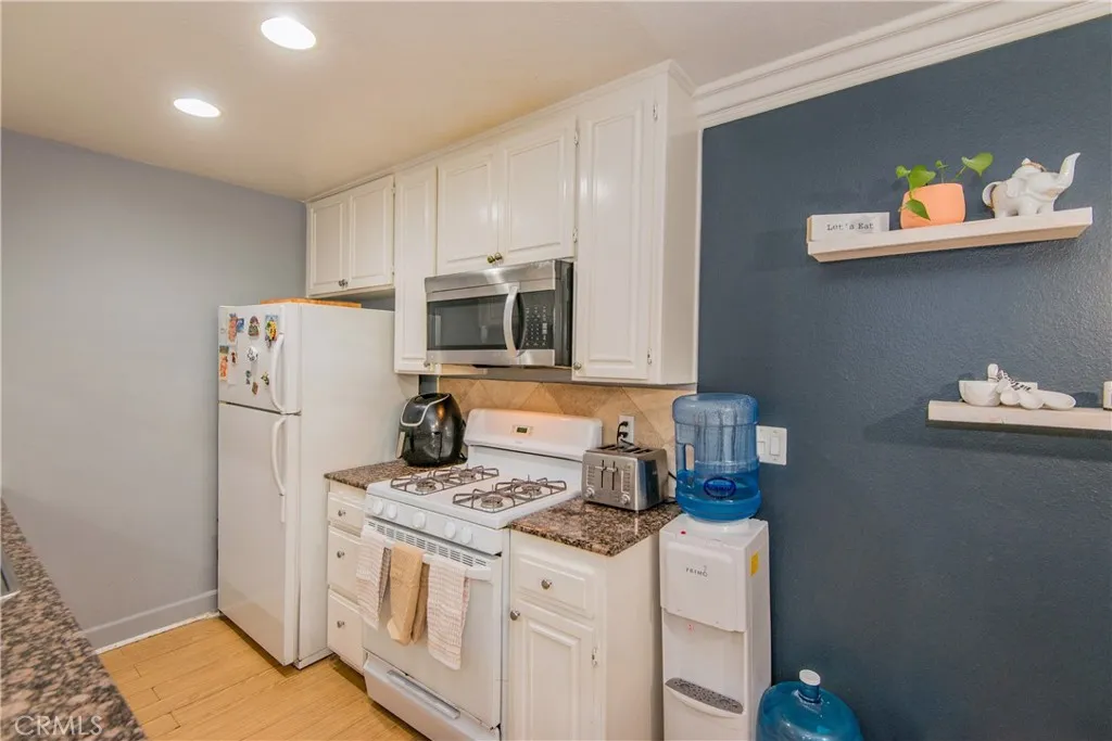 7045 Woodley Avenue UNIT 218, Van Nuys, CA, 91406