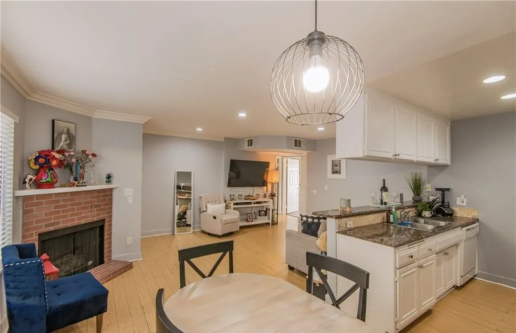 7045 Woodley Avenue UNIT 218, Van Nuys, CA, 91406