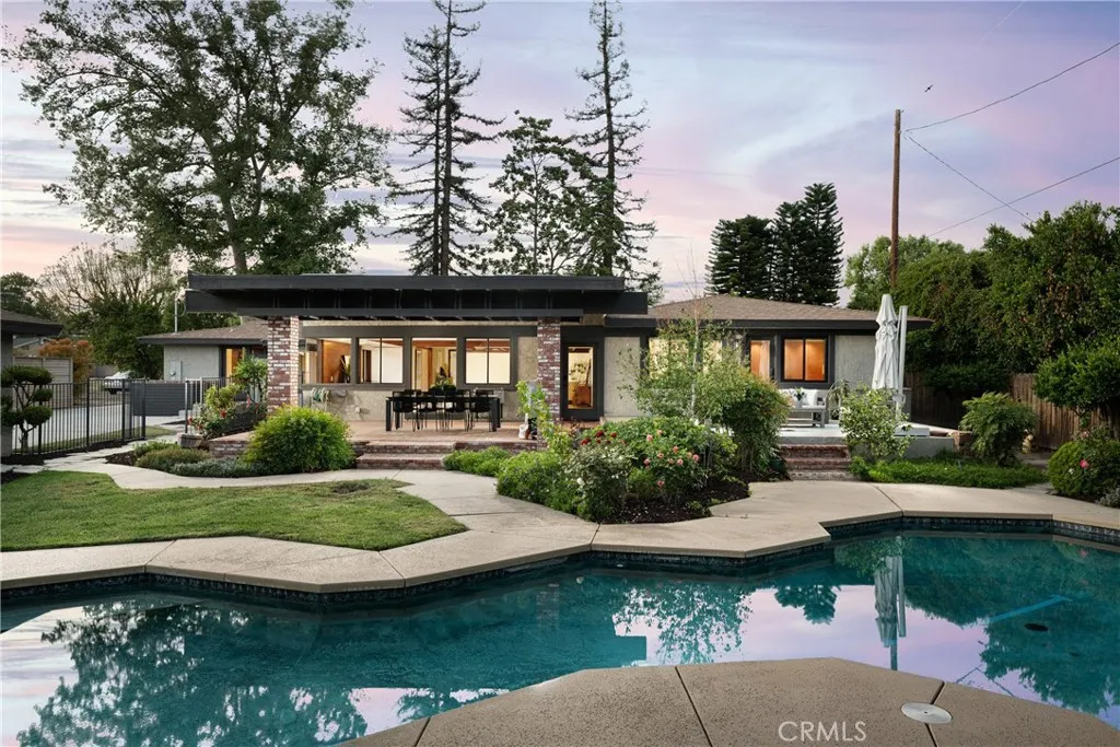 Sherwood Forest, CA 91325