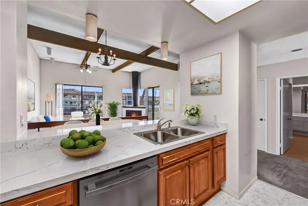 https://cdn.realtyfeed.com/cdn/127/306702998/73caf744ec0e9bf387fd0202f12db33c.webp