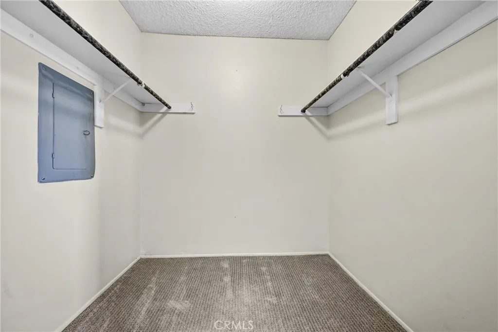 https://cdn.realtyfeed.com/cdn/127/306702998/829e46e03f35181dcad70ed7c7ad6c05.webp