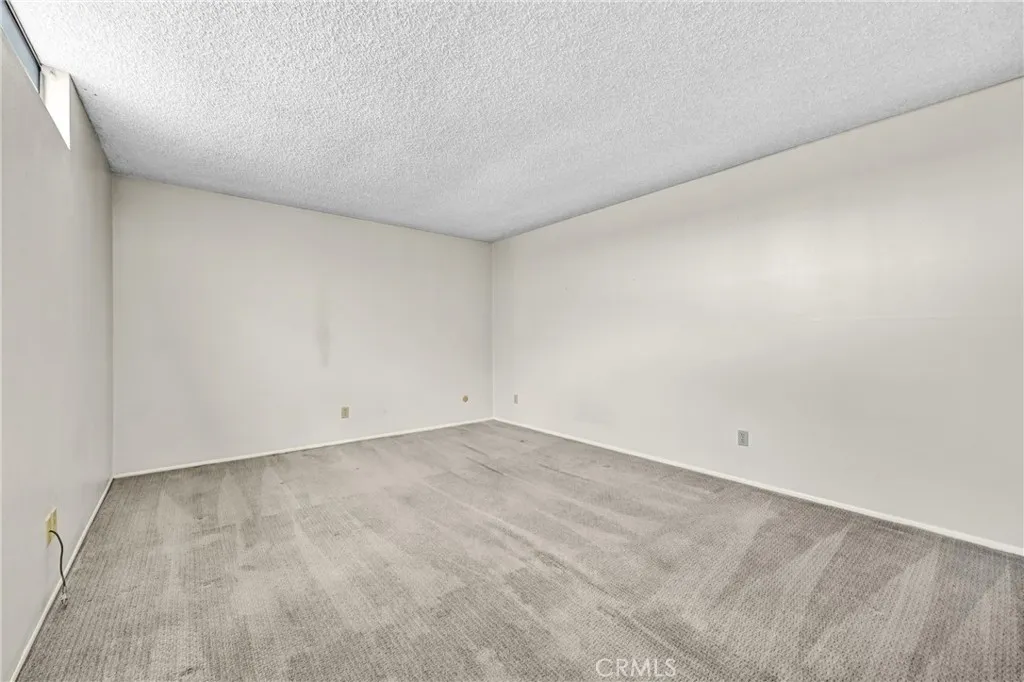 https://cdn.realtyfeed.com/cdn/127/306702998/b279813340ba4cde33ee3ad35b13a4ec.webp
