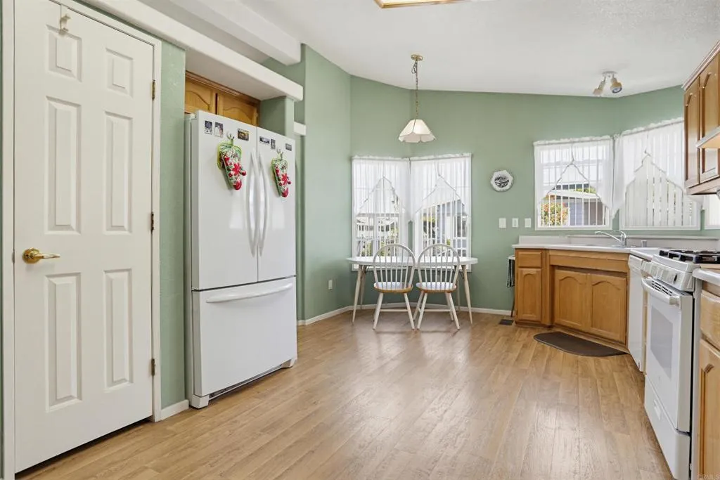 https://cdn.realtyfeed.com/cdn/127/306703063/58ec05f948d87c92a5a07343c9e143b4.webp