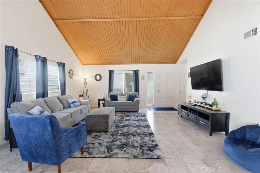 https://cdn.realtyfeed.com/cdn/127/306703145/f5ce310c51406f071aa7413debb16d49.webp