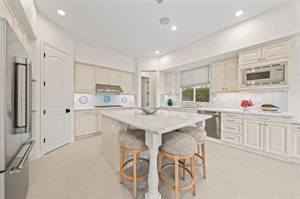 https://cdn.realtyfeed.com/cdn/127/306703211/01f36a0418d73a3fadff85774b92954b.webp