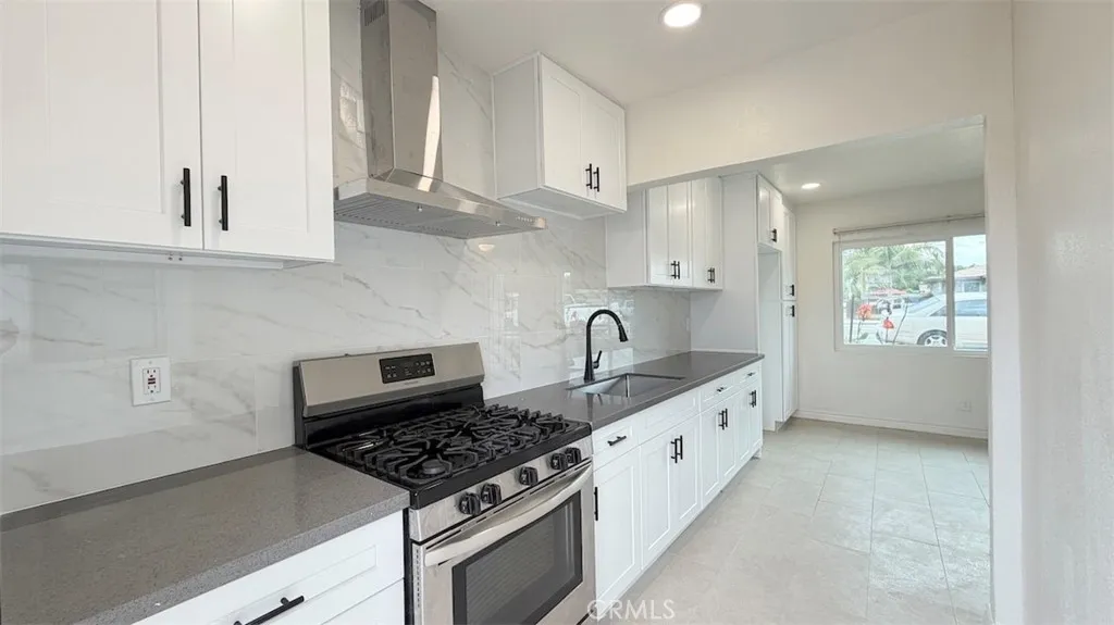 Fullerton, CA 92833