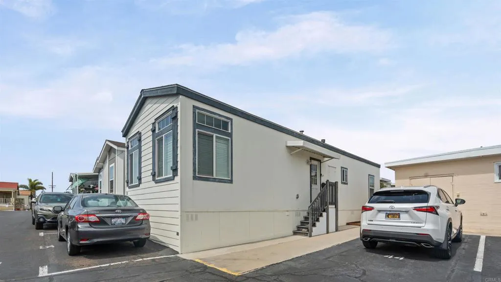 https://cdn.realtyfeed.com/cdn/127/306703365/19dc96cdc2019df78ce2afa088e286cb.webp