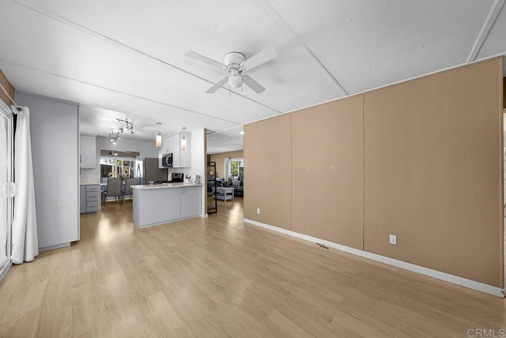 https://cdn.realtyfeed.com/cdn/127/306703372/3e12f88a51074218dad6c1021abe1b26.webp