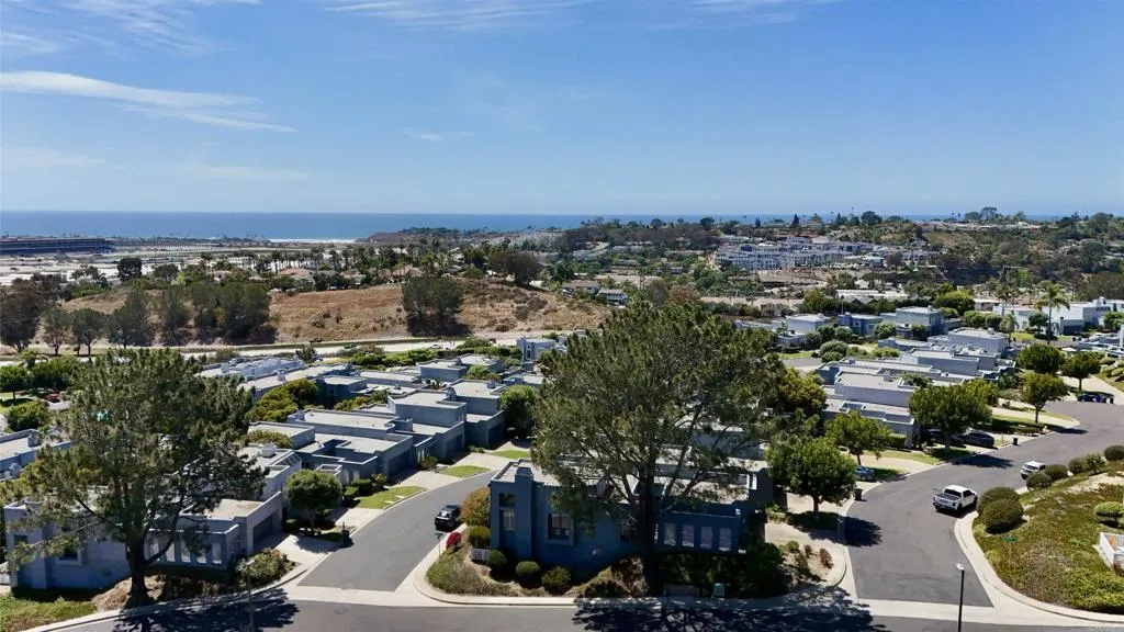 https://cdn.realtyfeed.com/cdn/127/306703408/624cf0a57e5d9a6c96aef1439ea64855.webp