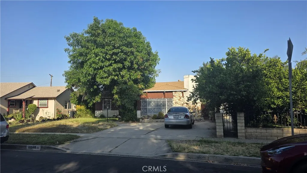 10546 Peach Avenue, Mission Hills (San Fernando)