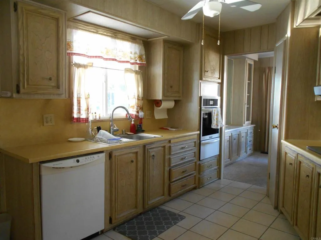 https://cdn.realtyfeed.com/cdn/127/306703469/ef19201091369149f52e6ccdc4b697ee.webp