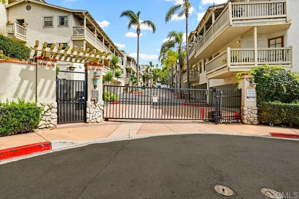 https://cdn.realtyfeed.com/cdn/127/306703492/a13d899ea1df8efa77f13a98145c6de7.webp