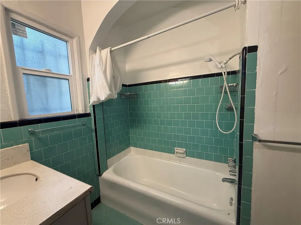 244 W 49th Street, Los Angeles, CA 90037 - Photo 4 of 34, Los Angeles, CA