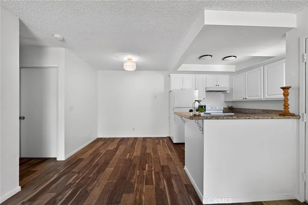 Photo #8: SB26090419 Listing: Photo #8
