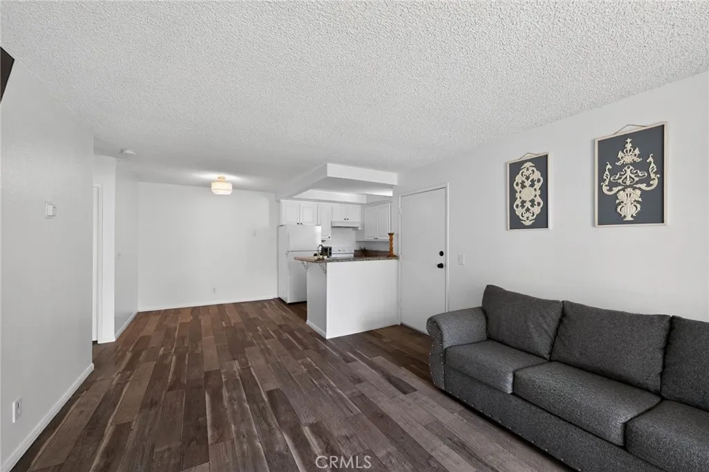https://cdn.realtyfeed.com/cdn/127/306703636/0f627949de0a5eb93e38e88c5d1000c7.webp