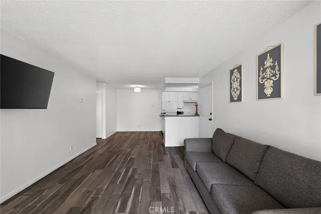 Photo #6: SB26090419 Listing: Photo #6