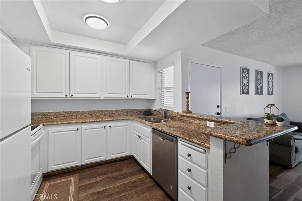 Photo #11: SB26090419 Listing: Photo #11