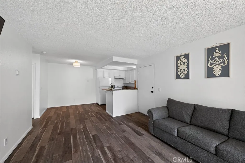 Photo #5: SB26090419 Listing: Photo #5