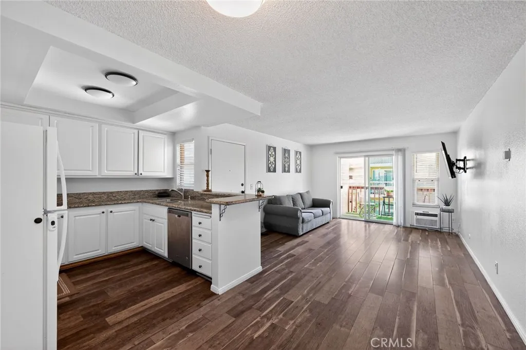 Photo #9: SB26090419 Listing: Photo #9