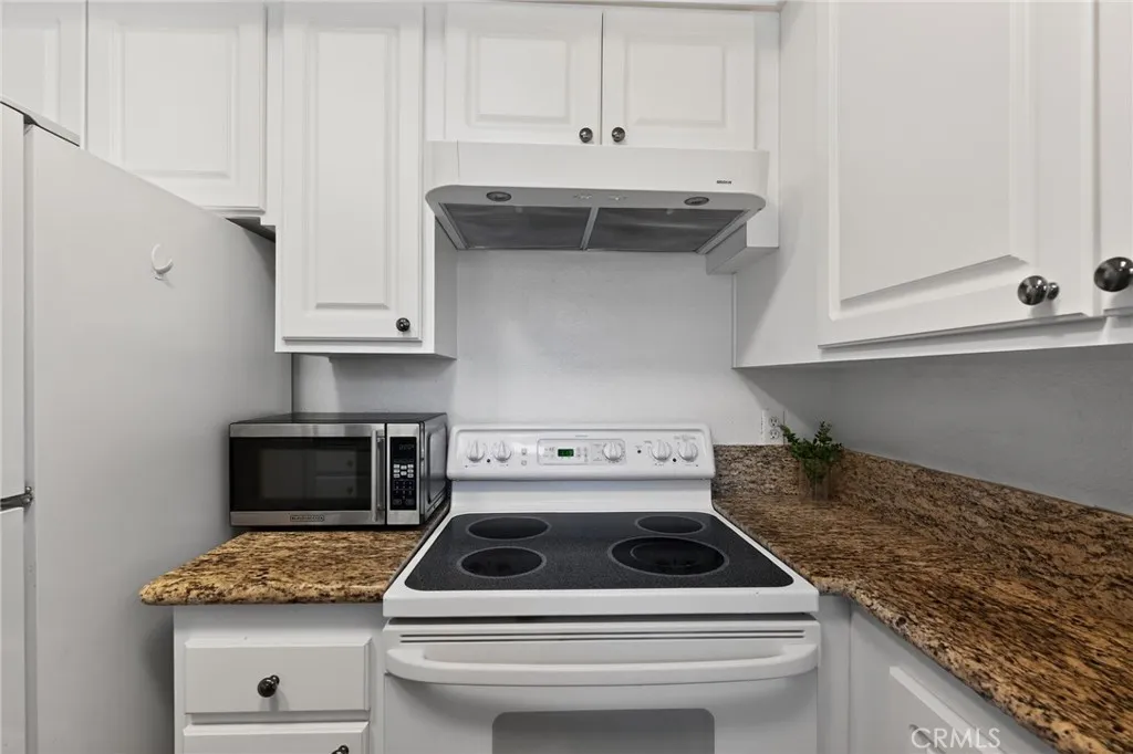 Photo #7: SB26090419 Listing: Photo #7