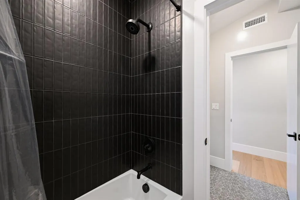 Photo #25: NDP2604021 Listing: Photo #25