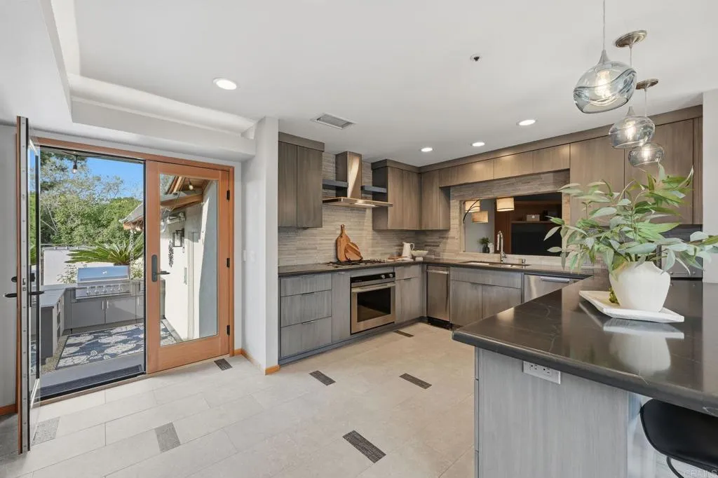 https://cdn.realtyfeed.com/cdn/127/306703708/0a57b666edf937a745aee6a181ca24da.webp