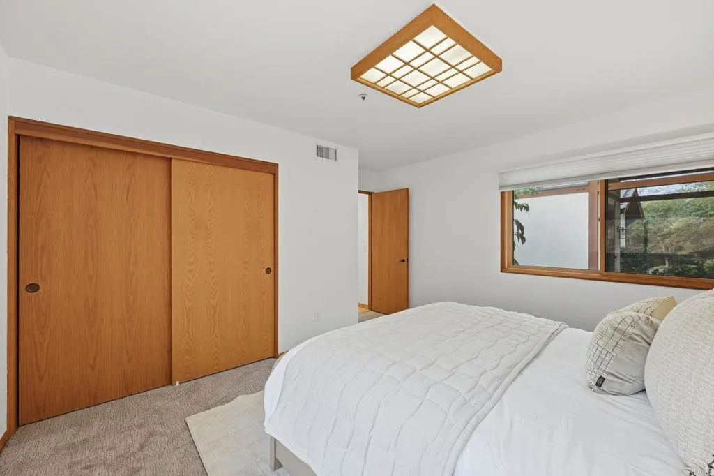 https://cdn.realtyfeed.com/cdn/127/306703708/1b4dd61142cb17989395ac95e7f731fb.webp