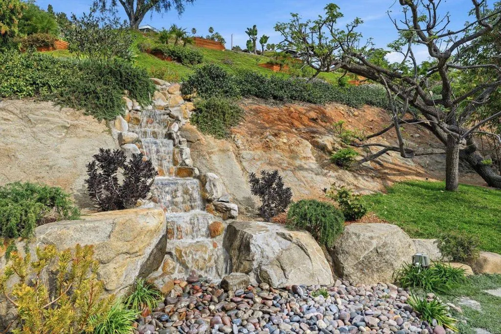 https://cdn.realtyfeed.com/cdn/127/306703708/2661d2bc75a9bf747e23211534ef1b5e.webp