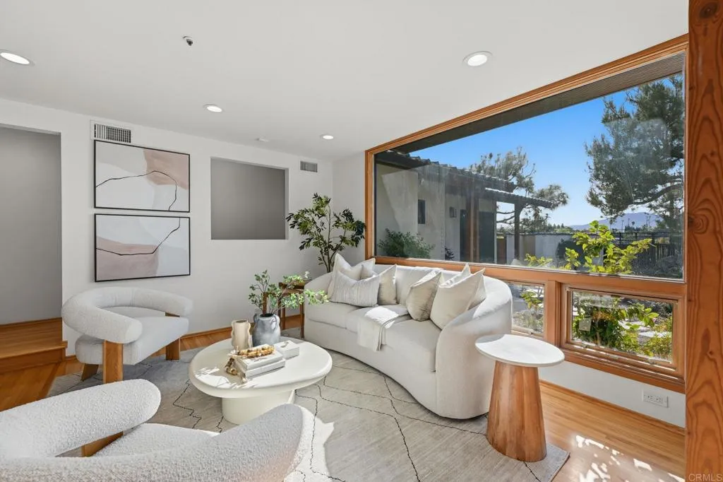 https://cdn.realtyfeed.com/cdn/127/306703708/53b324b1ec874f41d0e4265d433d1f98.webp