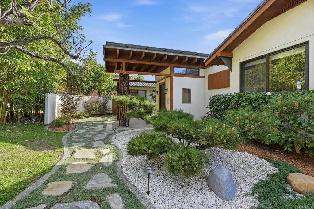 https://cdn.realtyfeed.com/cdn/127/306703708/8221ae9493df8e11ca2e37a1c486529a.webp