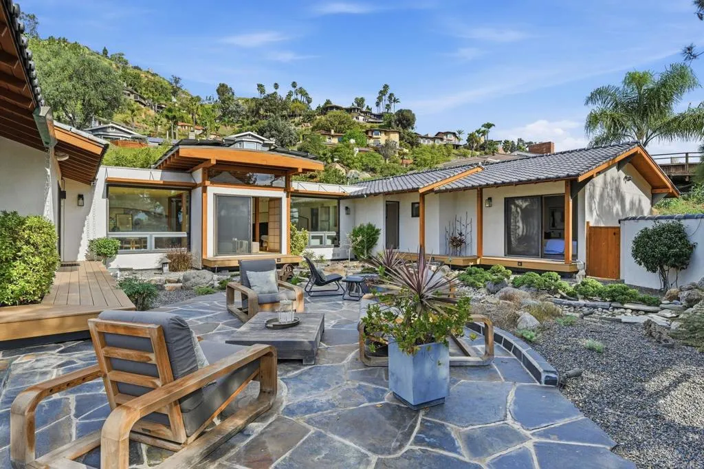 https://cdn.realtyfeed.com/cdn/127/306703708/8728e781cd438d1c6f96838ac3a6da13.webp