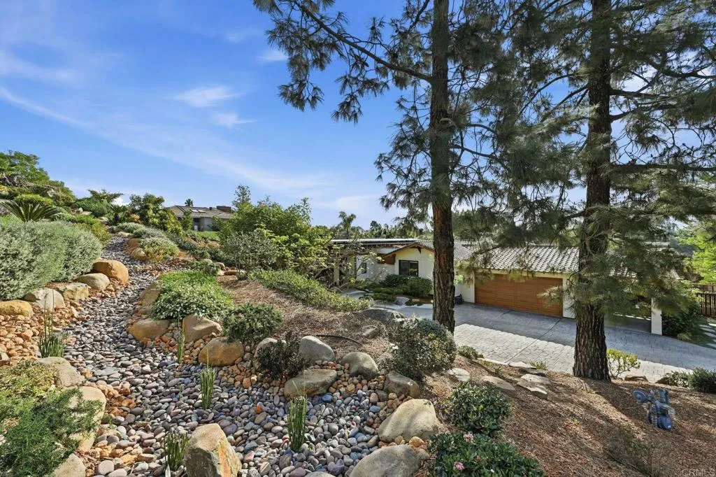 https://cdn.realtyfeed.com/cdn/127/306703708/8b580a611b8e00ef0ef8ae4b8e2ade1d.webp